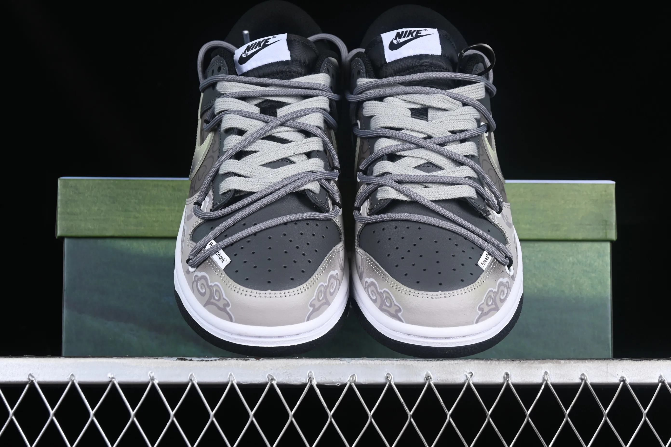 All categories Nk SB Dunk Series Nk SB Dunk Low Low-top sneakers Nk SB Dunk Low Lot "Tide" Panda Prank-Moon Tie Rope SB Dunk Series low-top casual sports skateboard shoes FD1232-001